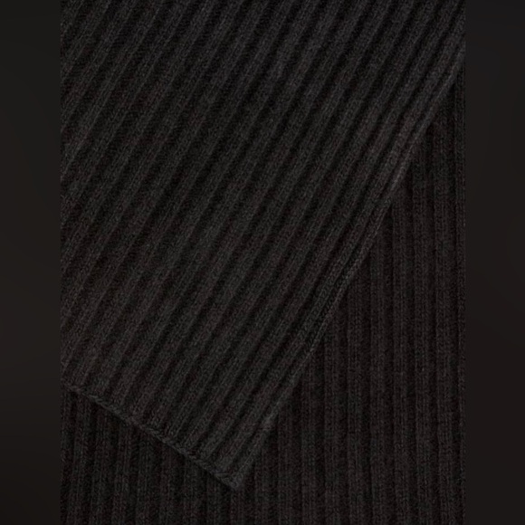Portolano Ribbed Black Cashmere Scarf - Picture 10 of 13